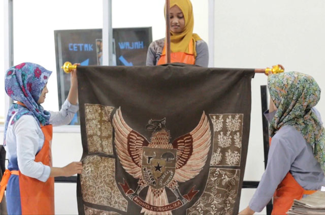 Inovasi Pewarnaan Batik dengan Gulma Fakultas Teknik Universitas Negeri Semarang (UNNES)